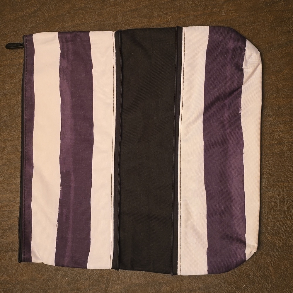 Thirty-One Size Up Expandable Pouch - Picture 2 of 4